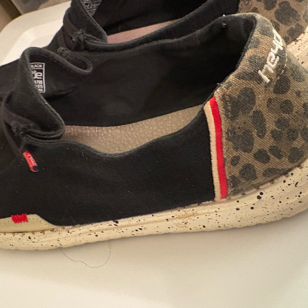 Hey Dude Women's Black and Tan Casual Shoes 11 adorable with jeans